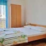 Apartment Rea By Interhome *